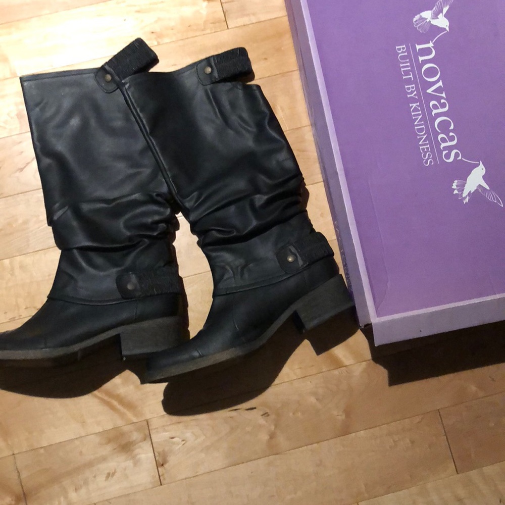 Novacas black boots. Vegan leather. Size 10